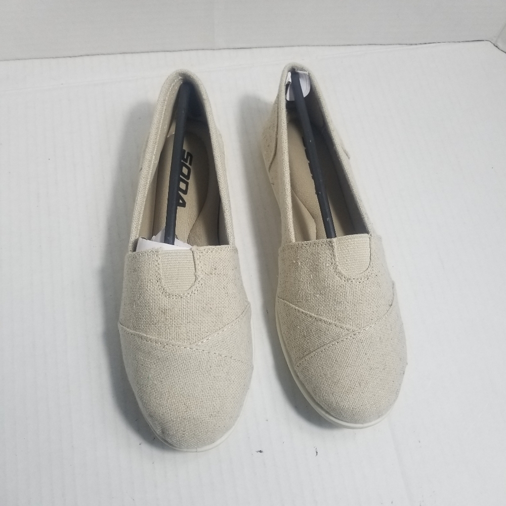 NEW IN BOX SODA WOMEN'S BEIGE SLIP ON SHOES SIZE 5.5 - Picture 7 of 9